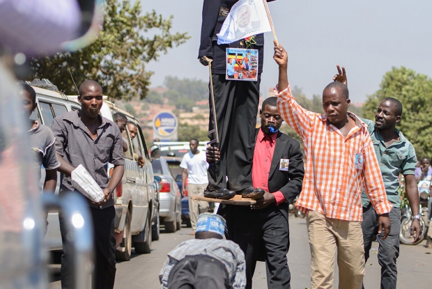 10_Kizza-Besigye-FDC-2016-campaigns