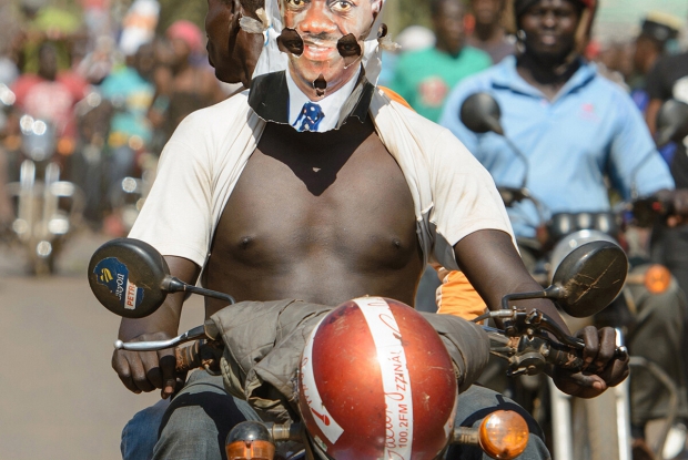 23_Kizza-Besigye-FDC-2016-campaigns